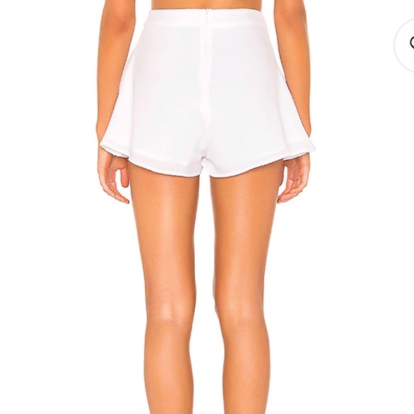 Flutter shorts in white - Picture 2 of 4